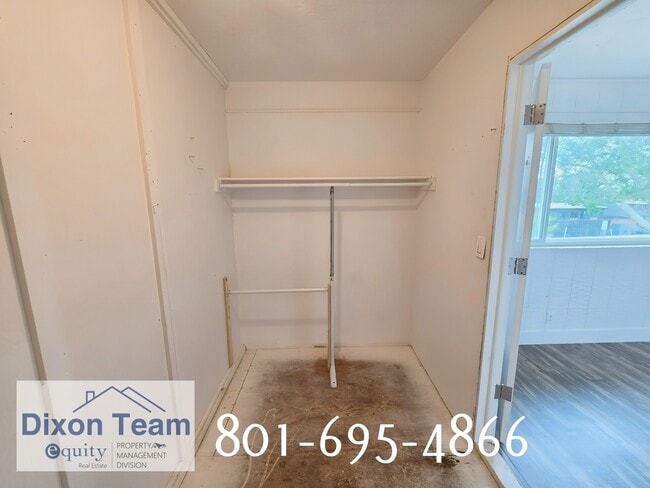 Building Photo - 2327 Chateau Dr
