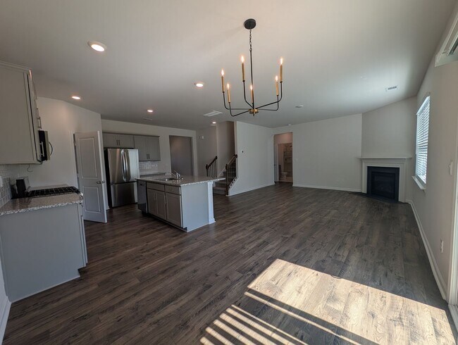 Building Photo - Spacious 2 story, 5 bedroom, 3 bath Home located in Secrest Commons Community!