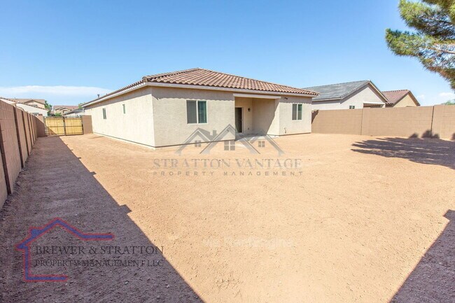 Building Photo - 495 E Rio Pl