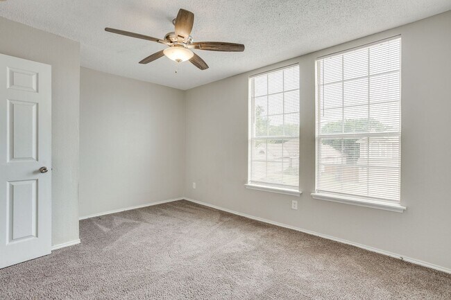 Building Photo - Great Large 4 Bedroom, 2.5 Bath Home Ready for New Tenants- Crowley ISD- 76123