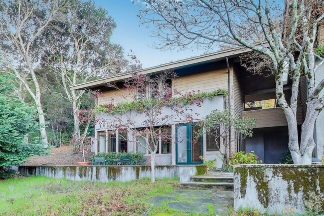 Building Photo - 28 Meadow Rd