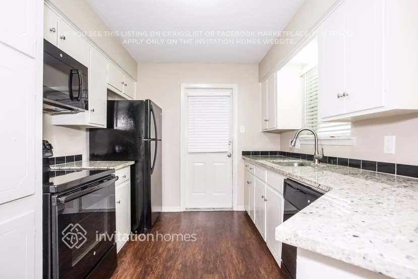 Building Photo - 10351 Carlow Ln