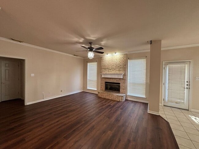 Building Photo - Beautiful 4BR 3.5BA Home w/ 3 Car Garage • Patio & Yard • 3 living areas in Grapevine