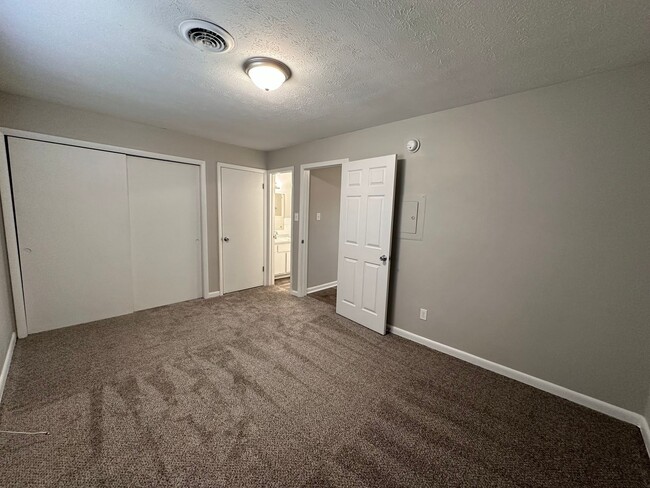 Building Photo - Stockton Apartments- Sylvia Community 1 Be...