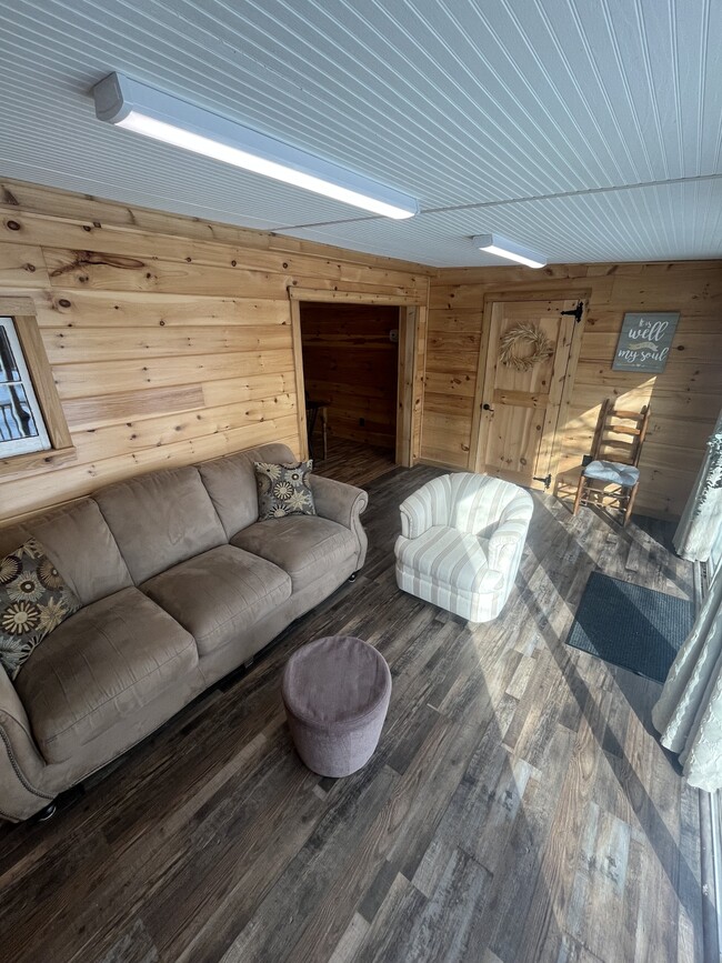 Building Photo - 12 Ray Dr