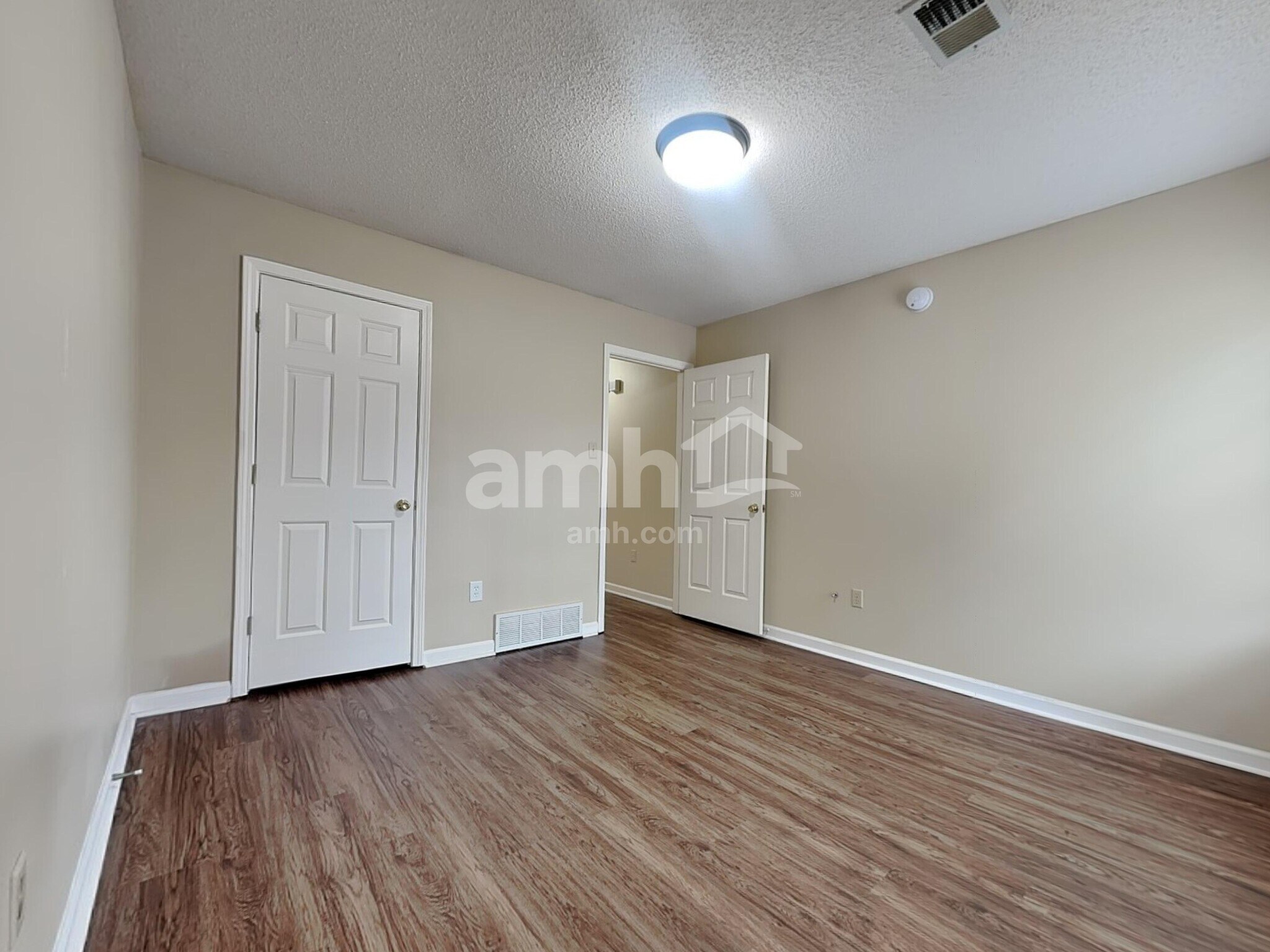 Building Photo - 6556 Brickmont Rd