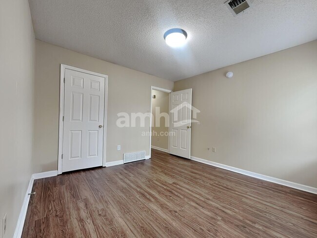 Building Photo - 6556 Brickmont Rd