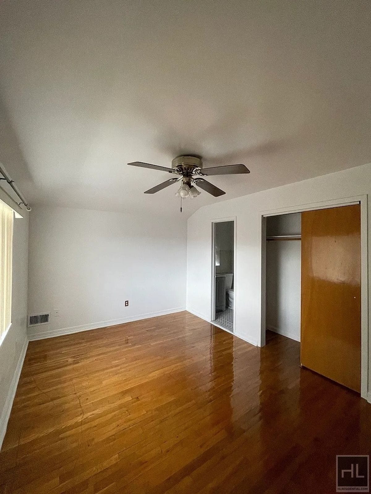 Building Photo - 22 AVENUE