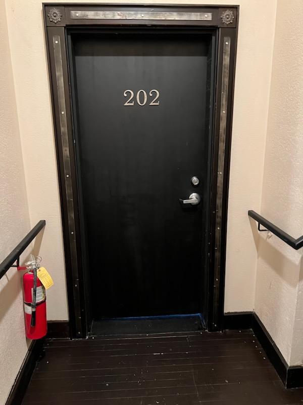 Building Photo - 8 E Main St