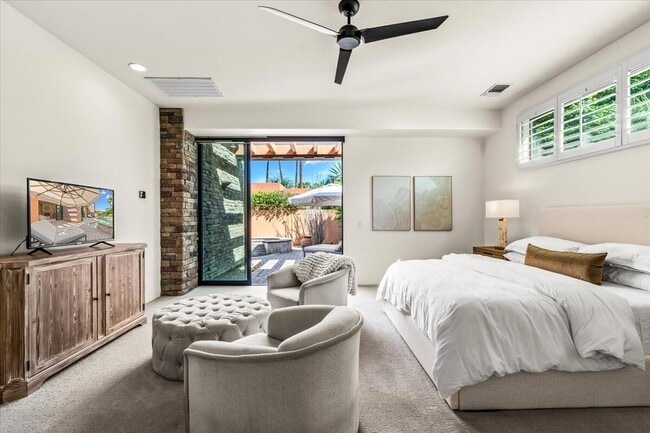 Building Photo - 50380 Vía Serenidad