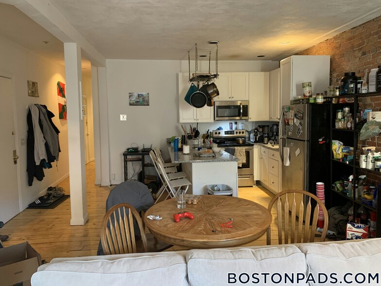 Building Photo - 610 Columbus Ave