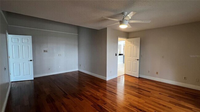 Building Photo - 8625 Vista Shores Ct