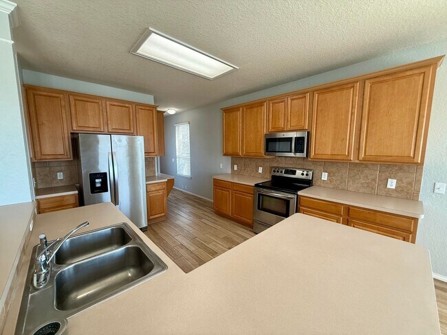 Building Photo - 5 bedroom, 3 bathroom home off TPC Parkway!