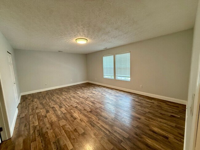 Building Photo - Spacious 4-Bedroom Home in the Licking Heights School District