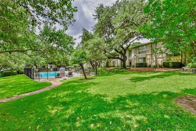 Building Photo - 5320 Balcones Dr