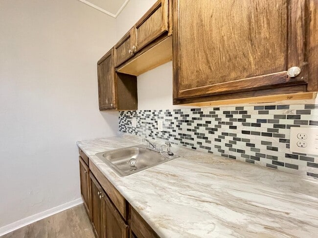 Building Photo - 2259 Loth St