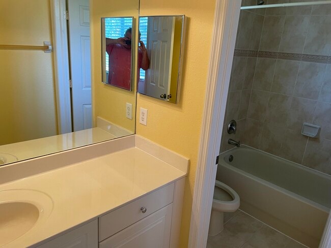 Building Photo - 5051 SE Mariner Garden Cir