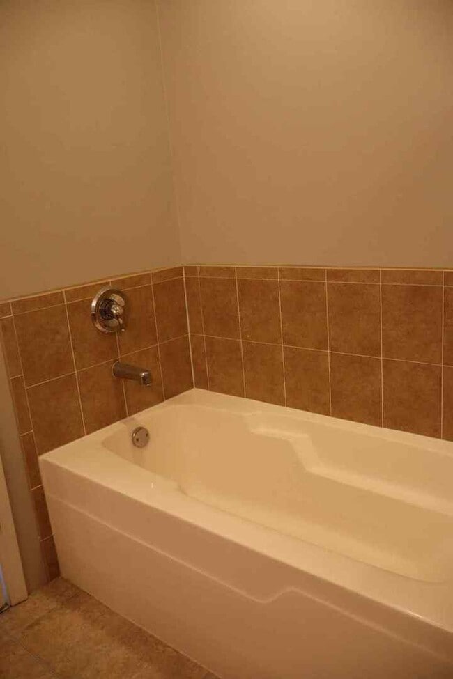 Building Photo - 267 S Alder Creek Dr