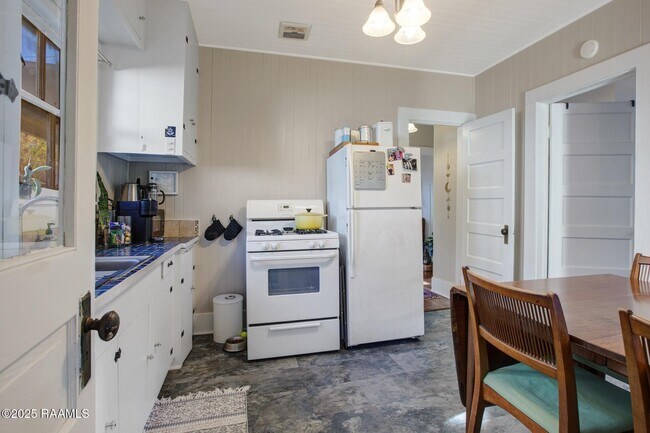 Building Photo - 310 Cleveland St