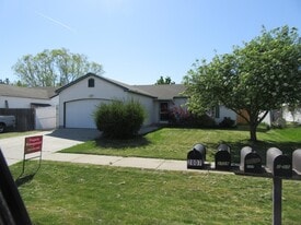 Building Photo - 2007 N Blossom Ct