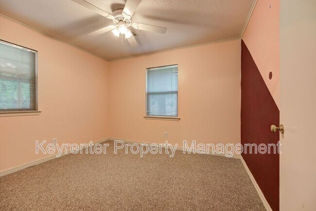 Building Photo - 6004 NW 27th St