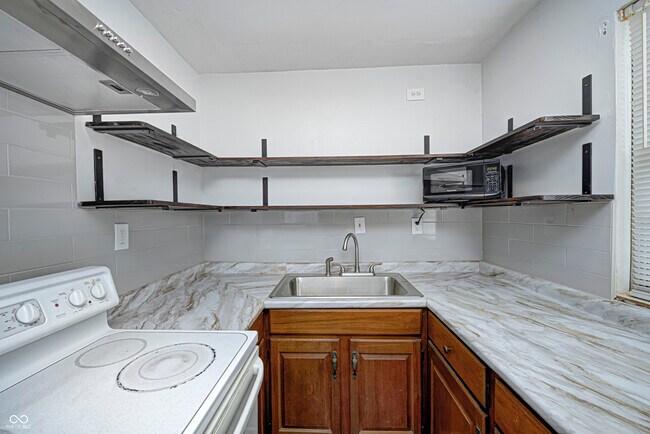 Building Photo - 315 S Webster Ave
