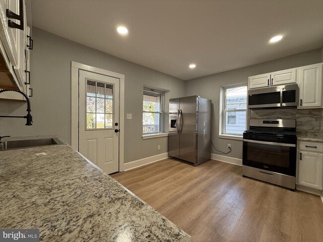 Building Photo - 333 W Buck St