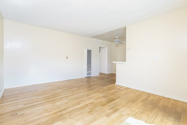 Building Photo - 2611 Ocean Ave
