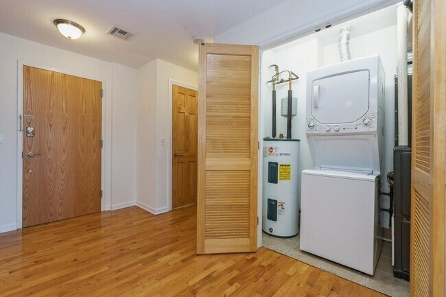 Building Photo - 17 Meadow Rd