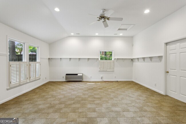 Building Photo - 4696 Devonshire Rd