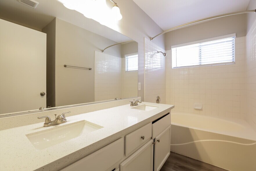 Building Photo - 8253 10 Gallon Ct