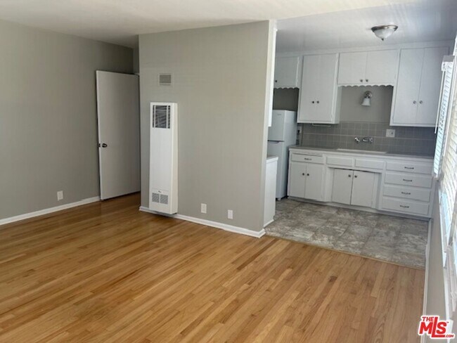 Building Photo - 3908 Prospect Ave