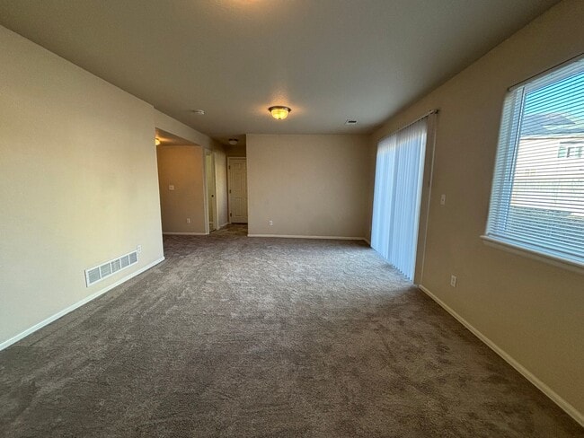 Building Photo - 3 Bed 2.5 Bath w/AC - MileStoneRES