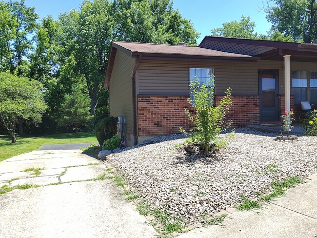 Building Photo - 8 Cougar Dr