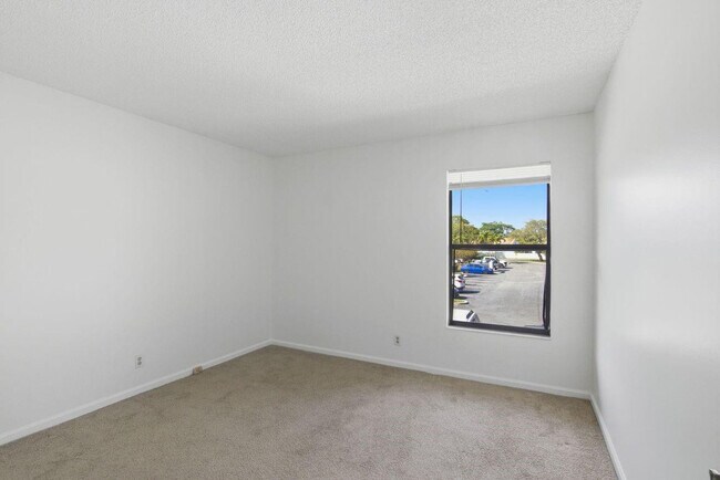 Building Photo - 3300 Jaywood Terrace