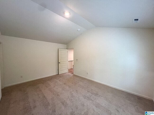 Building Photo - 301 Willoughby Rd