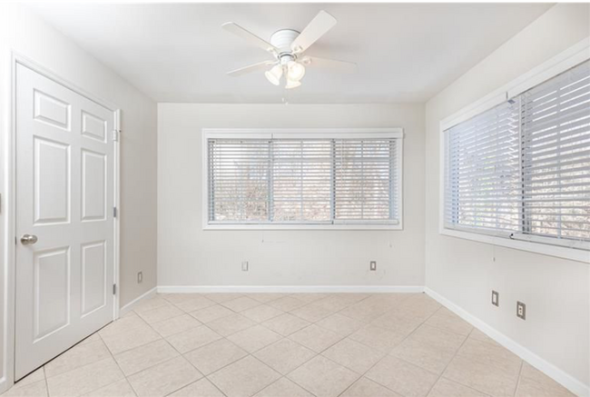 Bright sunroom w/storage closet - 1468 Briarwood Rd NE