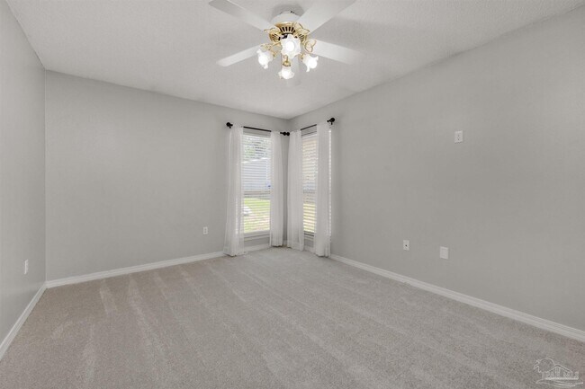 Building Photo - 6545 Fern St