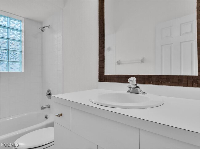 Building Photo - 1580 Argyle Dr