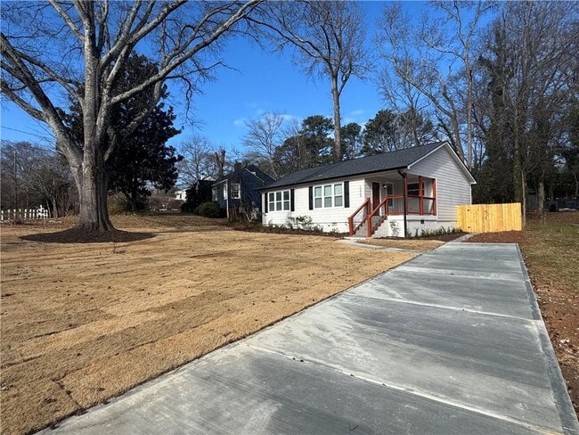 Building Photo - 1226 Beechview Dr SE