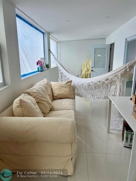 Building Photo - 327 Lancaster St