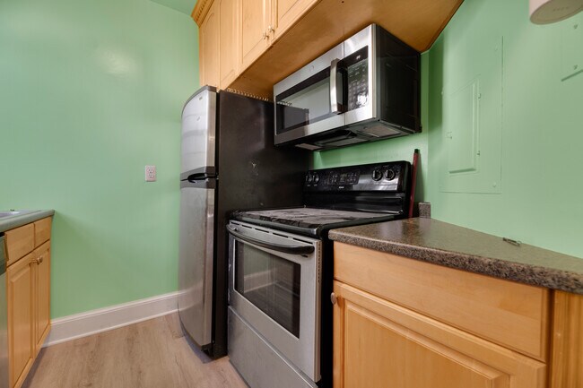 Building Photo - 1125 Maryland Ave NE