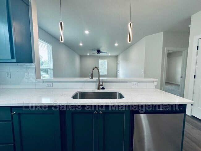Building Photo - 16305 Villa Valeria Way