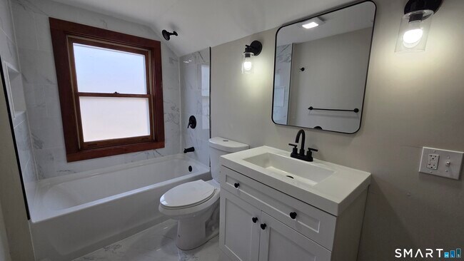 Building Photo - 5 Morris Rd