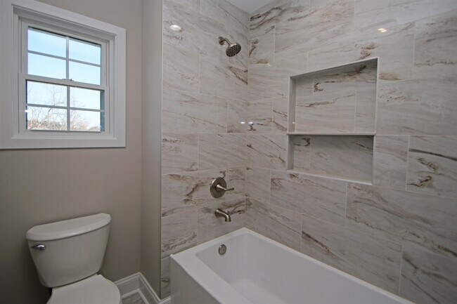 Building Photo - 2060 Willow Hill Dr