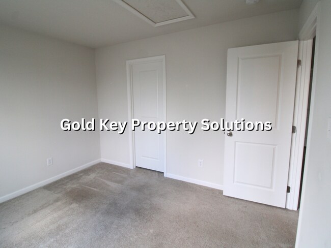Building Photo - 9739 Oak Grove Dr