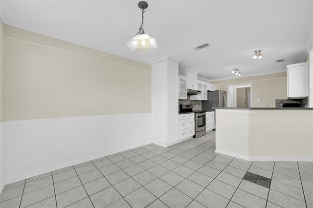 Building Photo - 3115 Creekside Dr