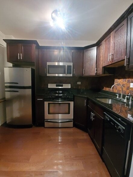 Building Photo - 225 E 46th St