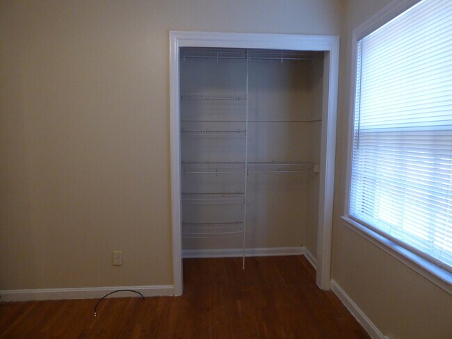 Building Photo - ORR731/733