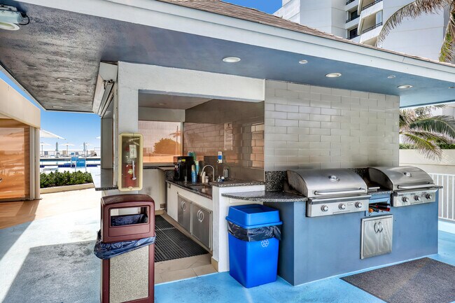Building Photo - 3546 S Ocean Blvd